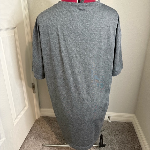 Vuori Tradewind Performance Tee 2.0 men’s xl tee shirt grey - Picture 3 of 4